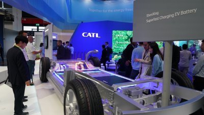 宁德时代在2023年慕尼黑国际车展（IAA Mobility）展出其研发的神行超充电池。（图取自中新社）