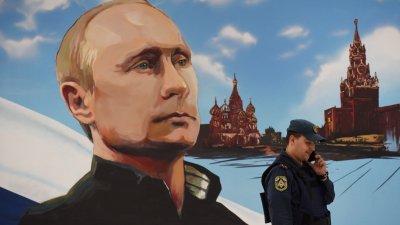 俄罗斯控制的乌克兰顿涅茨克上周五（8日）举行地方选举，投票地点可见墙上挂著俄罗斯总统普京和克里姆林宫的肖像。（图取自法新社）