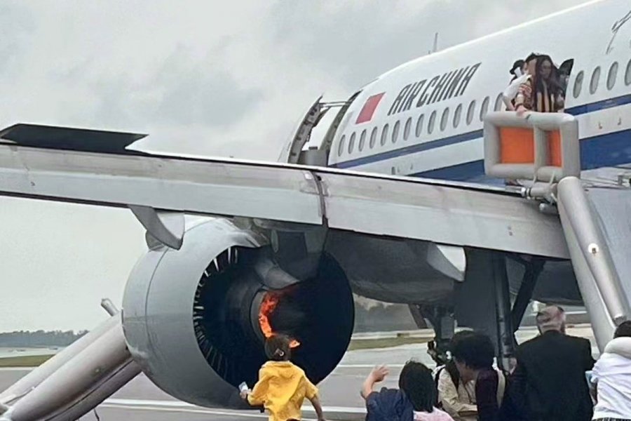 飞狮城客机引擎起火紧急降落中国国航：初步判断发动机故障| 国际| 東方