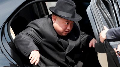 2019年4月26日，朝鲜最高领导人金正恩抵达俄罗斯符拉迪沃斯托克。（路透社档案照）