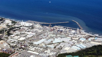 日本福岛第一核电厂在2011年的海啸中受到重创，10多年来产生的污染水已无处存放，日本政府于是将经处理的核污水排放入海。（共同社/路透社档案照）
