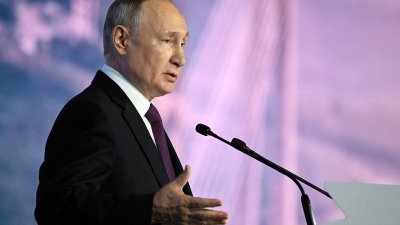 俄罗斯总统普京周二在俄罗斯符拉迪沃斯托克，举行的第8届东方经济论坛上发表讲话。（图取自俄罗斯卫星通讯社/路透社）