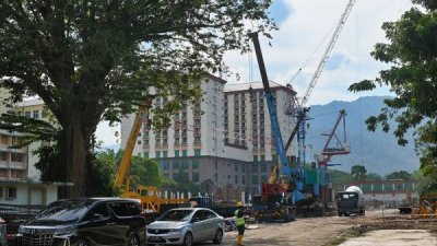 槟城中央医院妇女及儿童部大楼兴建工程，料2026年首季度竣工。
