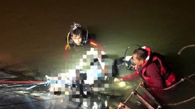 印裔罗里司机不知何故溺毙在园坵蓄水池，遗体由潜水员从蓄水池移上岸。