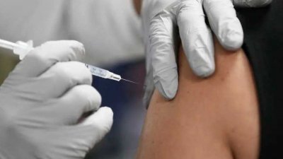 亚依淡及亚逸布爹区的选民有福了！2州选区中的800个选民，将有机会获取免费注射流感疫苗！
