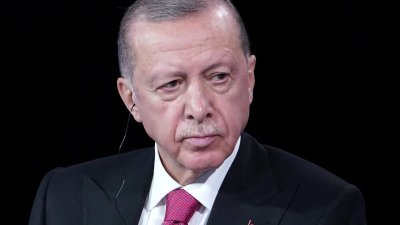 土耳其总统埃尔多安上周一（18日），在美国纽约喜来登酒店举行的2023年协和年度峰会（Concordia Annual Summit）上发表讲话。（图取自法新社）