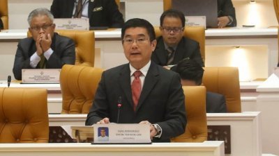 郑国霖表示，霹雳州政府鼓励商家安装选用太阳能，除了对环境亲善，也能获得正面回酬。