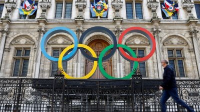 法国巴黎市政厅前的奥运五环标志。（路透社档案照）