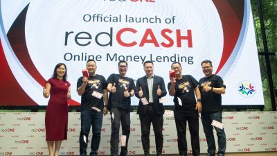 赖逸琦（左起）、郑明傅、法利、张玉刚等嘉宾推介redCASH。