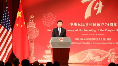 中国驻美大使谢锋当地时间周三，在出席的中华人民共和国国庆晚会上致辞。（图取自中央社）