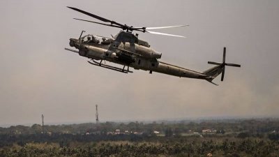 美国军方表示，美军一架AH-1Z蝰蛇（Viper）直升机在阿拉伯湾国际空域进行例行飞行时，遭到伊朗革命卫队船只以激光光束照射。（法新社档案照）