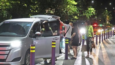 新加坡滨海湾花园出现“宰客车”，向游客开出比平常贵几倍的车资。
