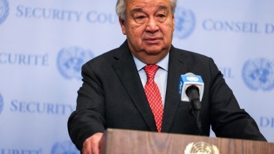 联合国秘书长古特雷斯周五在美国纽约市的联合国总部，向媒体记者发表讲话。（图取自法新社）