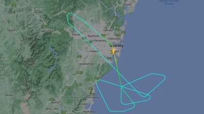 新航SQ232航班从悉尼国际机场出发，发现出现技术问题后，随即折返悉尼机场。（Flightradar截图）