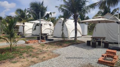 椰林之旅民宿的豪华帐篷营地皆有向地方政府申请执照，以保障游客的安全。