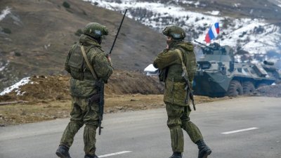 图为俄罗斯在纳卡地区部署的维和人员。（图取自法新社档案照）