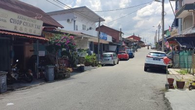 马六甲共有23个新村和重组村，2024年的村长人选各有来自马华、行动党和公正党的代表。