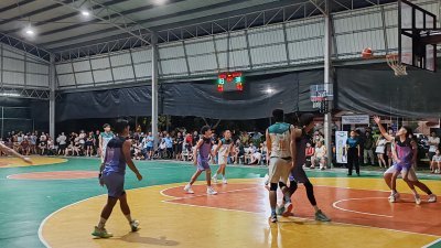 “第3届我爱大山脚篮球争霸赛”决赛于周六晚顺利举行。
