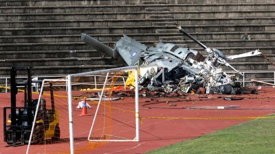 坠毁在红土坎海事军地体育馆的直升机残骸已被移出。（档案照）