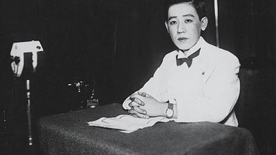 中国清朝亲王之女川岛芳子，后来据称成为了日本间谍，以短发示人，有“男装丽人”之称。（图取自网络）