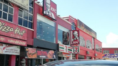 吉打肯德基（KFC）快餐店抵挡不住杯葛潮？整个吉打共有49间肯德基快餐店分行，其中11间暂时停业。
