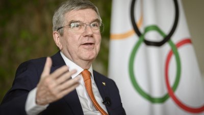 国际奥委会主席巴赫周五在瑞士洛桑的国际奥委会总部，接受法新社采访，谈及即将到来的2024年巴黎奥运会。（图取自法新社）