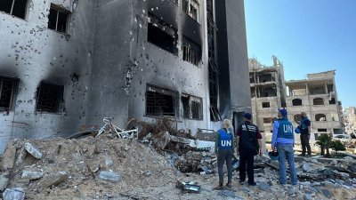 一个联合国小组评估加沙医疗设施的受损情况。（图取自联合国新闻）
