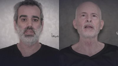 哈马斯周六释出最新影片，影片中的两人疑为被扣押在加沙地带的以色列人质，为47岁的米兰（左）和64岁的席格尔。（图取自社媒X）