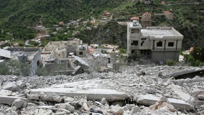 上周六（27日）遭以色列空袭后，黎巴嫩南部谢巴阿（Shebaa）边境地区的一座房屋成为废墟。（图取自法新社）