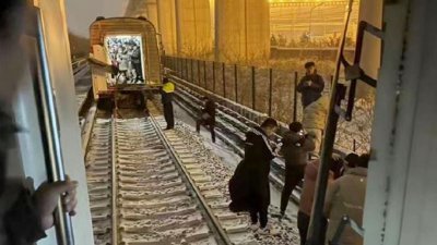 2023年12月14日，北京地铁昌平线一列车发生脱钩事故。（图取自网络）