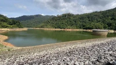 槟州供水机构已正式致函国家水务委员会， 寻求在亚依淡水坝和亚依淡滤水厂的集水区布云造雨。