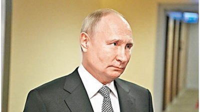 普京以独立人士身份竞逐连任总统。