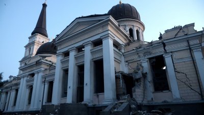 乌克兰敖德萨在去年7月23日夜间遭到导弹袭击，主显圣容大教堂遭到严重破坏。（图取自法新社）