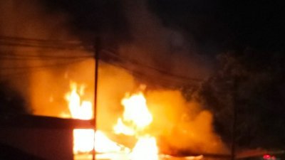 中霹雳甘榜巴东曾吉一店屋在周日晚发生火灾，使得霹雳州自今年正月初二起至初九，短短8天已累积发生9宗火灾事故。