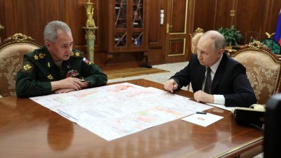 俄罗斯总统普京本月20日在莫斯科克里姆林宫，会见国防部长绍伊古。（图取自俄罗斯卫星通讯社/法新社）