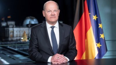 德国总理肖尔茨上周五在柏林总理府预录他的新年致辞。（图取自路透社）
