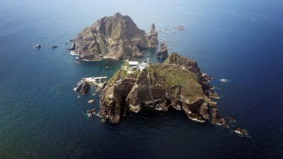 日本宣称对坐落在日本海（韩国称东海）的竹岛（韩国称独岛）拥有主权，但独岛目前有韩国实际控制。（青瓦台/路透社档案照）
