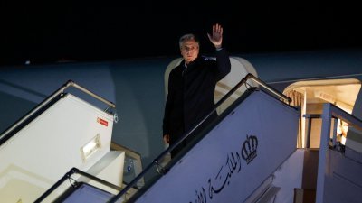 美国国务卿布林肯当地时间周六（6日）晚，抵达约旦首都安曼，开始为期一周的访问，旨在平息整个中东的紧张局势。（图取自路透社）