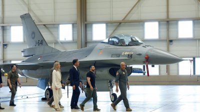 丹麦承诺向乌克兰捐赠F-16战机，但因为各种因素而无法按时兑现。（图取自法新社）