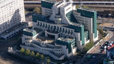 图为位于伦敦的英国秘密情报局（MI6）总部外观。（图取自路透社档案照）