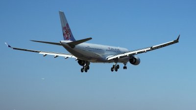 2009年1月29日，华航581班机从台湾桃园国际机场起飞，降落中国北京国际机场。（图取自维基百科）