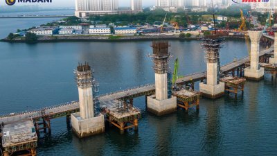 马新捷运系统完成跨海高架桥中央的两个主桥墩衔接，柔州马新捷运诉求委员会宣布功成身退。