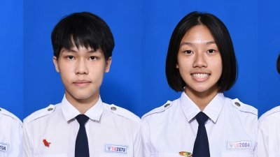 纪家隽（左起）、卢俊恩、罗诗晴、黄文婕在高中统考获9科A。