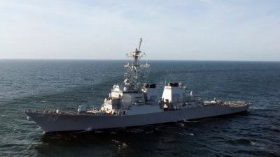 据美国官员称，“青年运动”向在红海的美国海军驱逐舰“拉布恩”号（图）开火。（资料图取自美国海军/路透社）