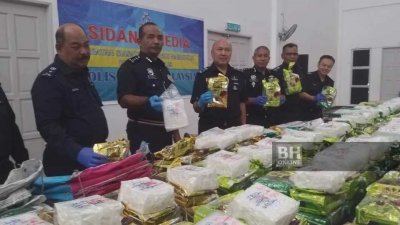 玻州警方成功捣破利用隶属马来西亚森林研究院（FRIM）森林保护区域作为运毒“老鼠道”的贩毒集团，并起获市价1900万令吉的冰毒。（照片取自每日新闻）