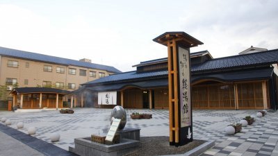 日本石川县能登半岛在2024年的第一天遭遇7.6级强震袭击，重创县内极具代表性的和仓温泉，当地几乎所有旅馆停业。（图取自网络）