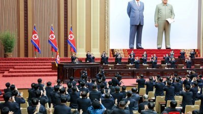 朝鲜周一在平壤万寿台议事堂召开第14届最高人民会议第10次会议，会上决定废除多个涉韩机构。（图取自朝中社/路透社）