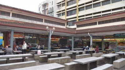 槟城旧关仔角小贩中心成为全槟首个弃用一次性塑料用品的小贩中心。