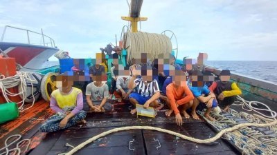 霹雳海事执法机构扣押22名泰国与柬埔寨渔民，作进一步调查。（图取自海事执法机构面书）