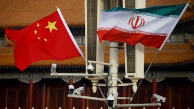 伊朗总统莱希去年2月访问中国期间，北京天安门广场装饰了两国国旗。（图取自路透社）